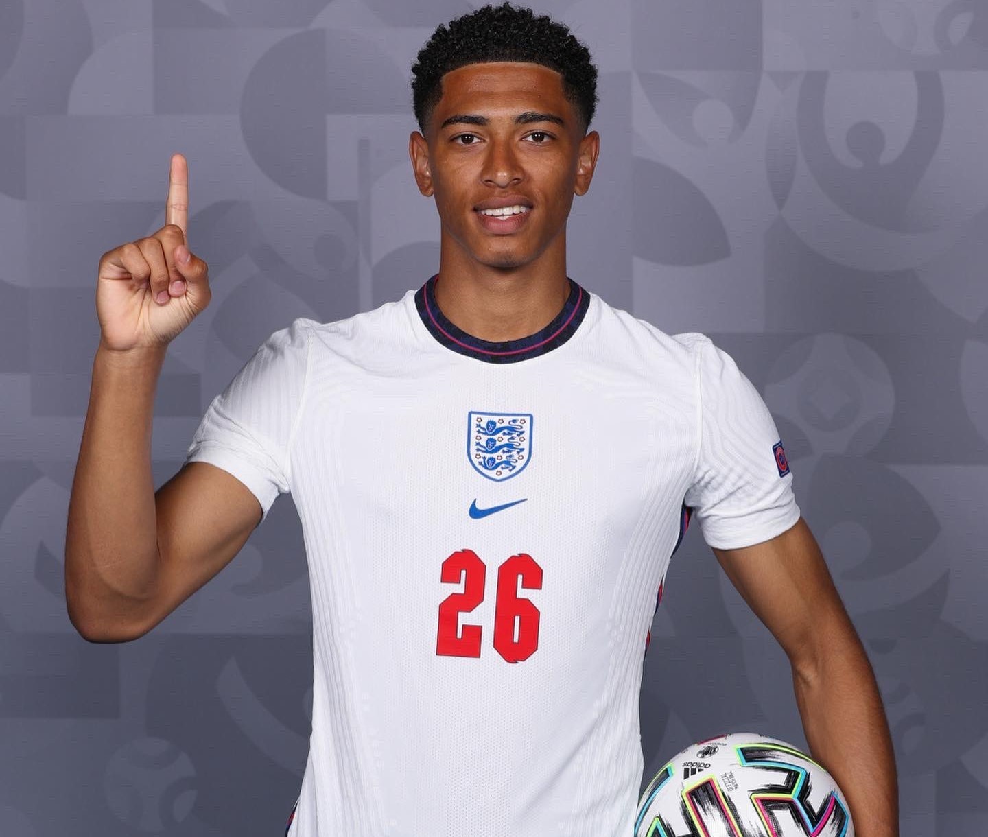 记者：世界杯抽签仪式开始前，大力神杯已经抵达华盛顿（记者：世界杯抽签未启，大力神杯已先抵华盛顿）