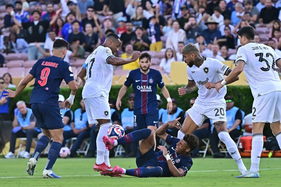 斯基拉：吉乌曾接近外租比萨，但切尔西希望让球员留在英超（斯基拉：吉乌一度接近租借加盟比萨，切尔西更倾向将其留在英超）