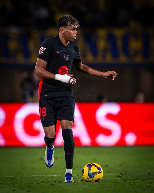 迪乌夫：齐沃经常和我交流帮我提高，高兴自己的机会越来越多（迪乌夫：齐沃常与我沟通助我提升，我很开心自己的机会越来越多）