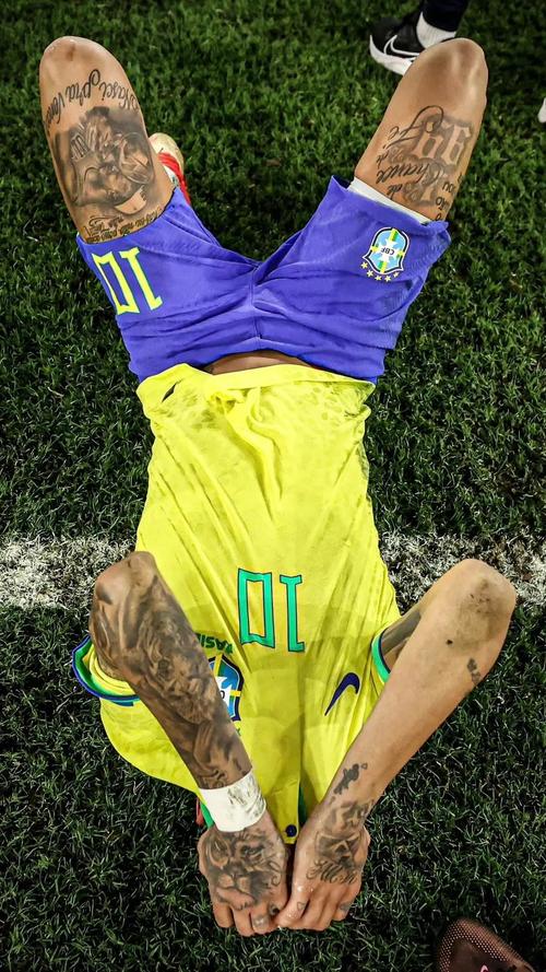 梅里诺：我努力适应了9号位；为小将们感到非常骄傲（梅里诺：全力适应中锋位置，为小将们倍感自豪）