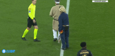 小法：不认为差距有那么大，有国米那种前锋你总会更接近胜利（小法：差距没那么夸张，若拥有国米那样的前锋，胜利会更近）